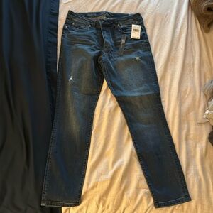 Kut from the Kloth Carlo Ankle Skinny Jeans
Cedar with Medium Base Wash Size 10